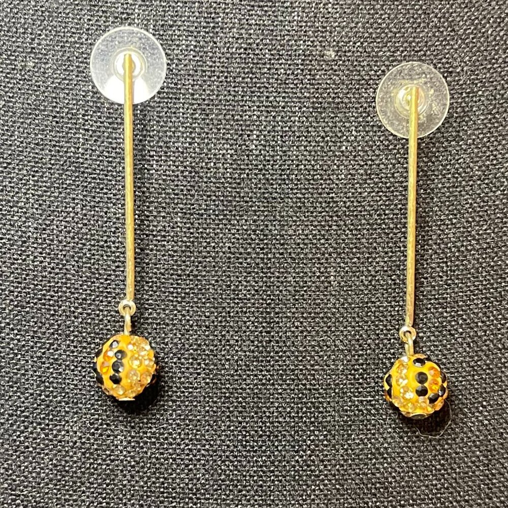 GOLD ROD DANGLING EARRING